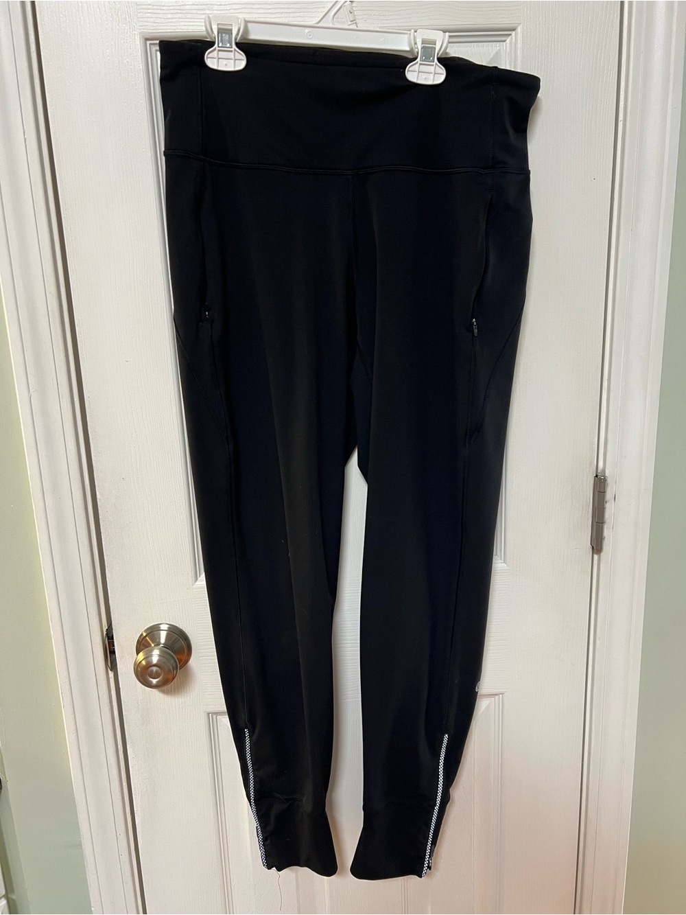 Lululemon Fleece Lined Insulated Joggers with Reflective Strip